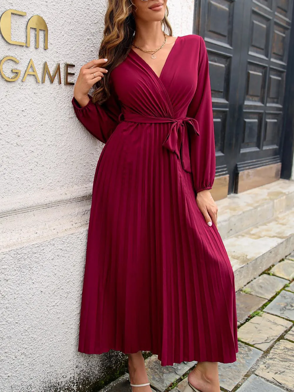 New Fashion Women Long Sleeve V-Neck Pleated Dresses Solid Color Lace up Belt Europe Hot Sale Elegant Casual Long Dress